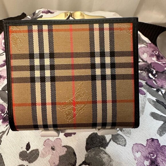 Burberry Beige & Black Wallet - Picture 9 of 11